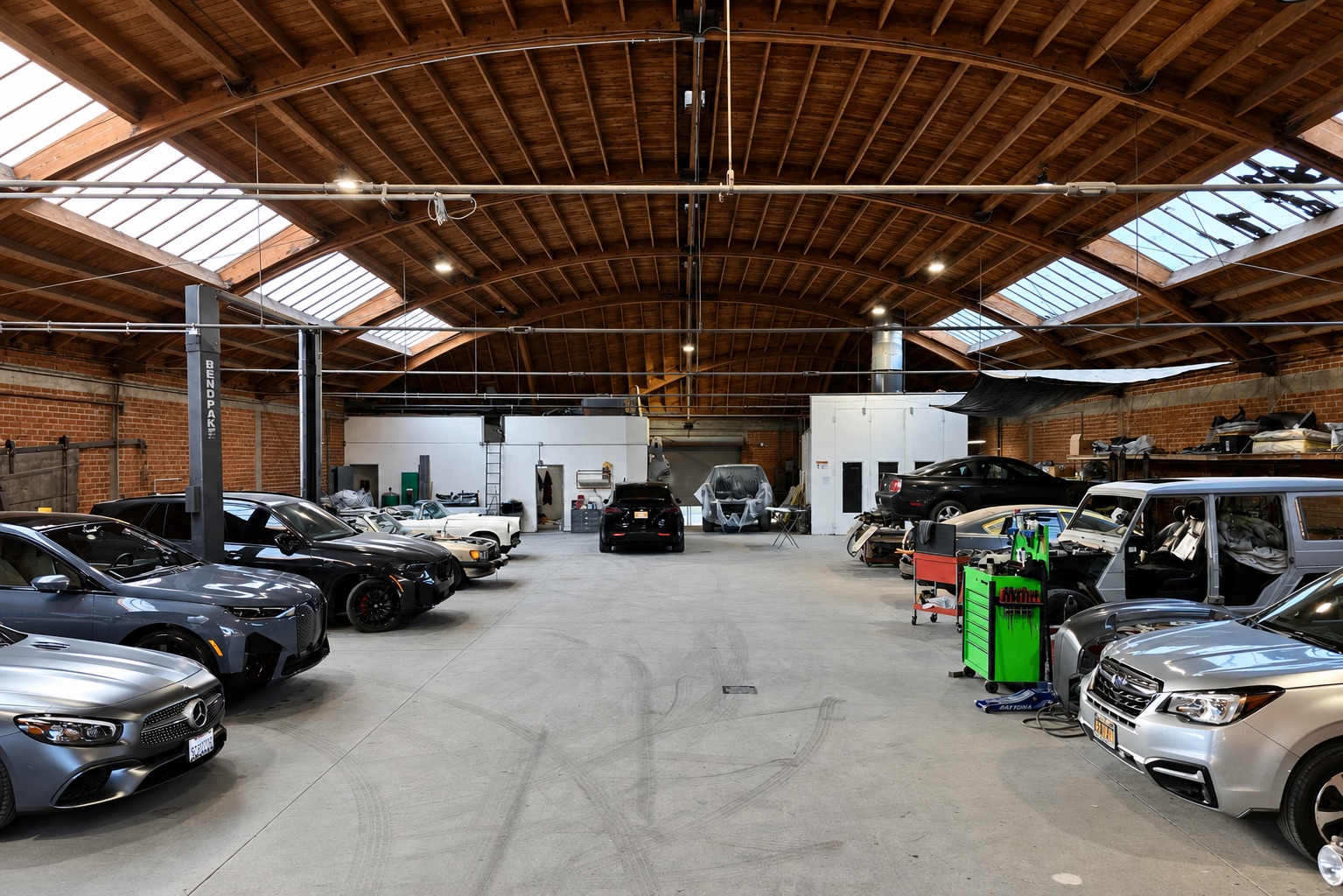 Apple Collision repair facility in Los Angeles